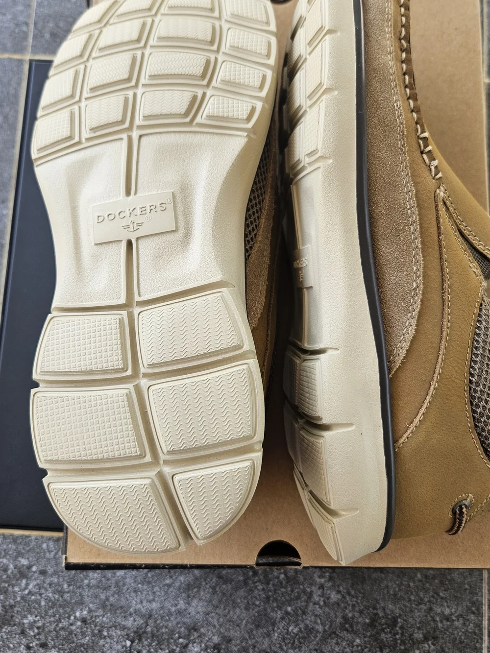 Dockers casual slip