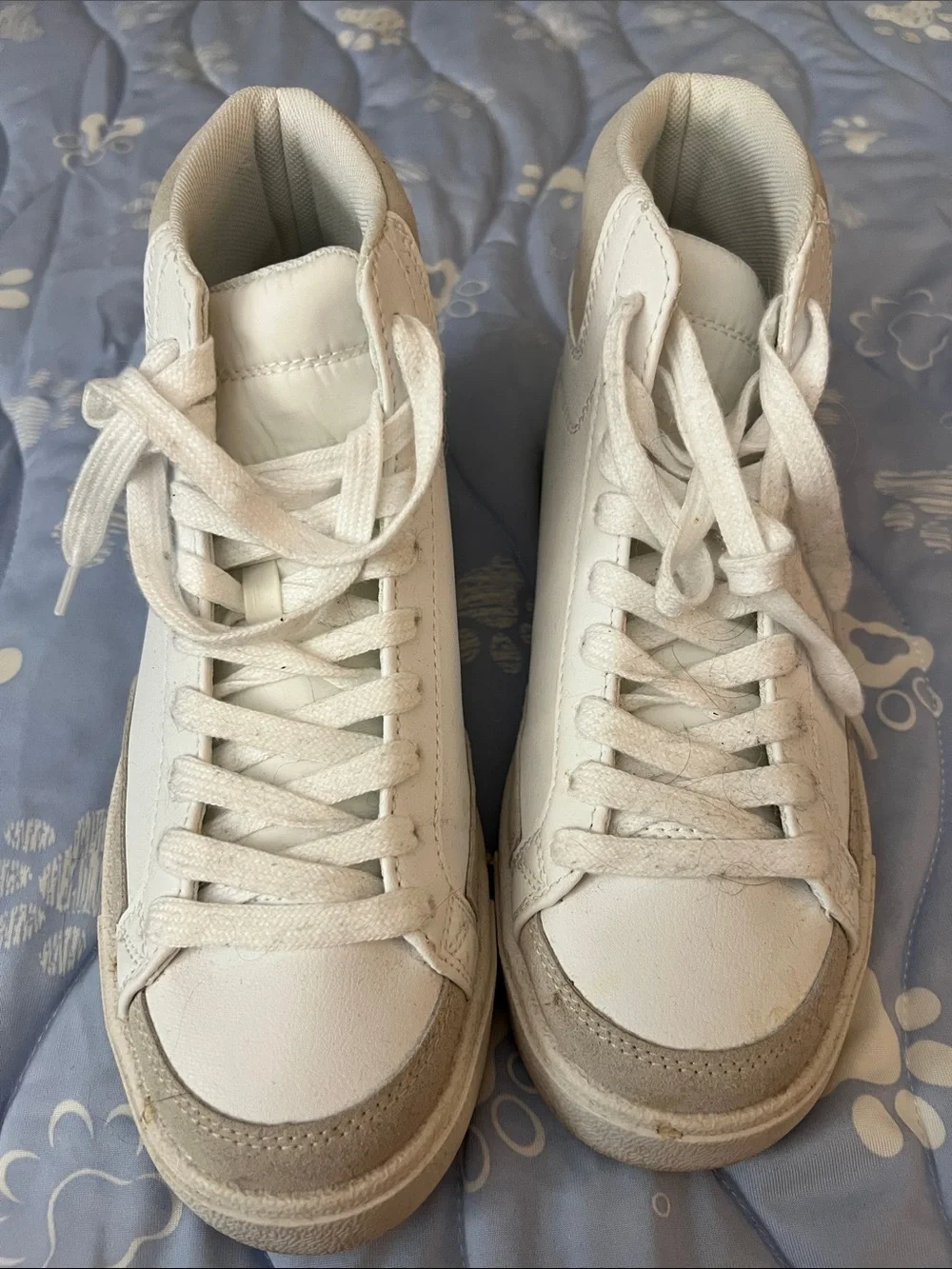 No Boundaries White High-Top Sneakers with Beige Suede Trim