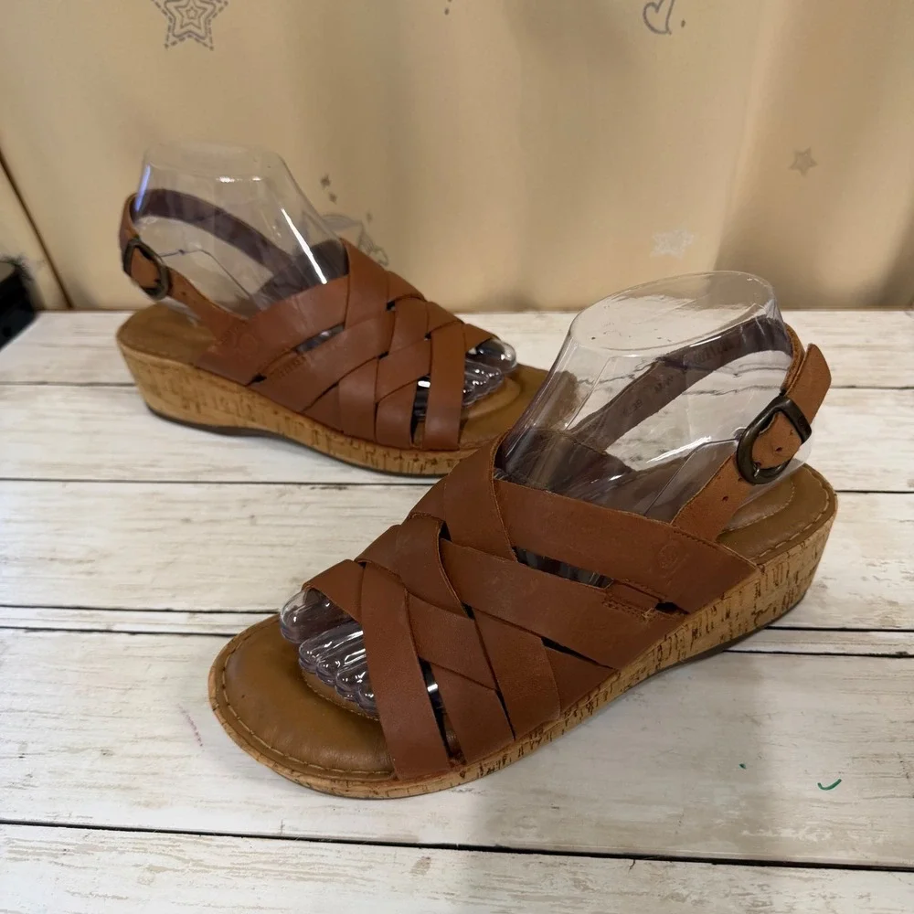 Born leather wedge