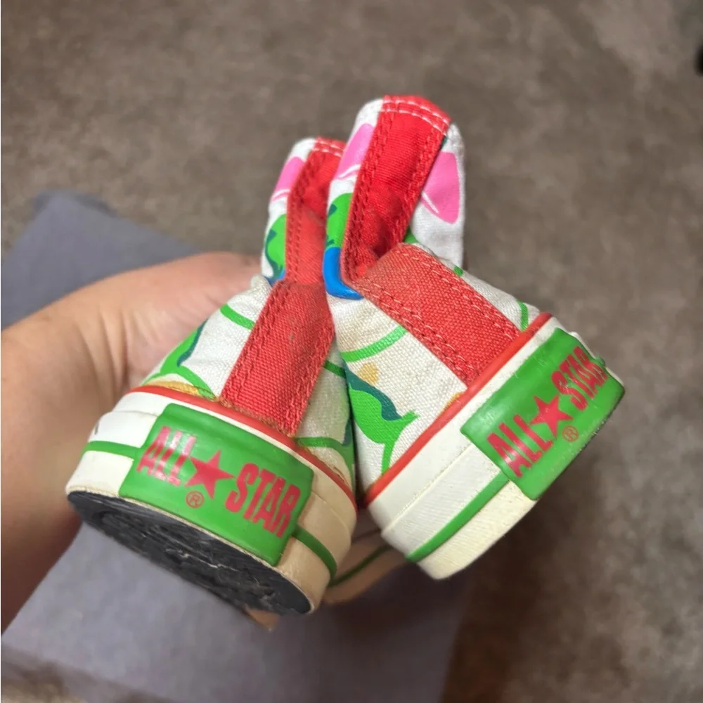 Converse pictured women print
