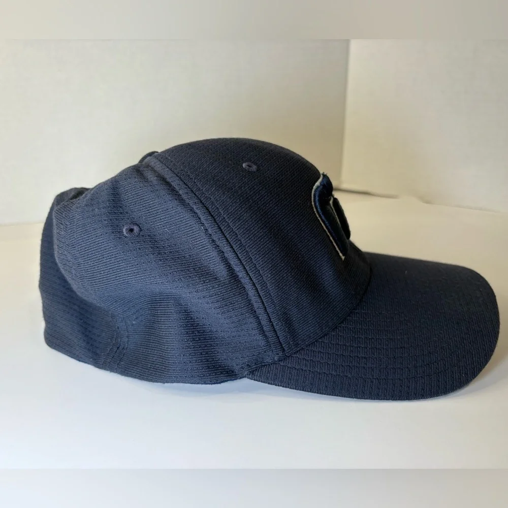 Travis Mathew B-BAHAMAS FITTED HAT Navy