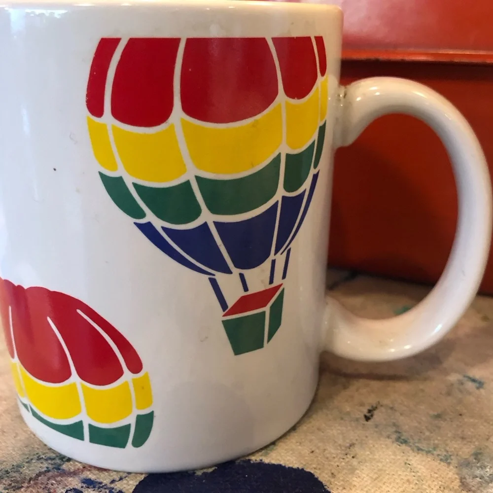 Vintage mug happy balloon