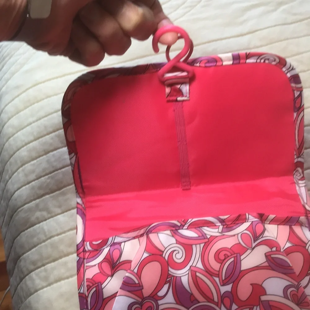 Avon travel make