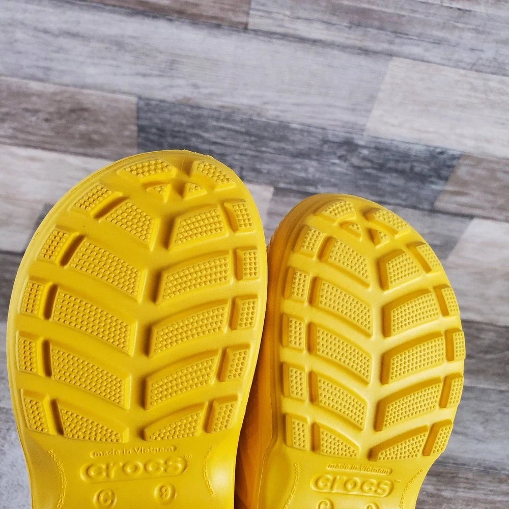 CROCS new without