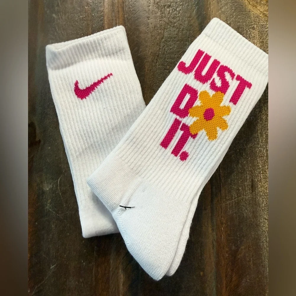 Nike Just Do It Dri-Fit Crew Socks White and Pink Flower NWOT