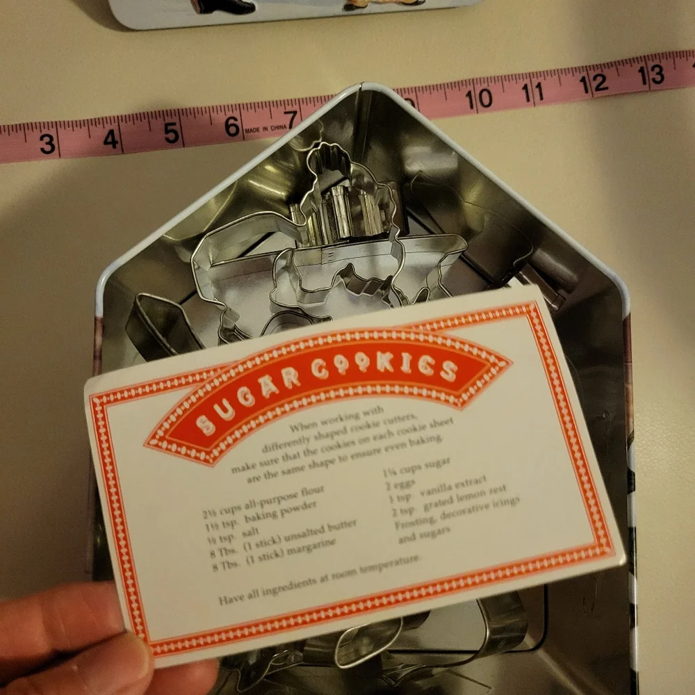 Williams Sonoma Santa's Cookie Workhsop Tin Cookie Cutter Set ~ Cute ~ Like New