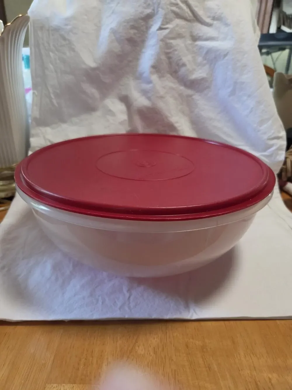 Tupperwae Vintage Fix / Mix Bowl Clear Bottom Red Lid