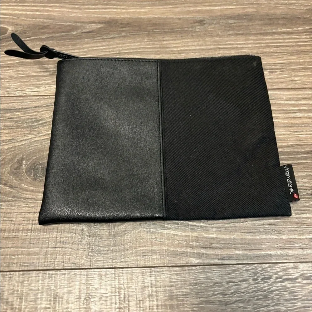 Herschel Supply Company kit amenity