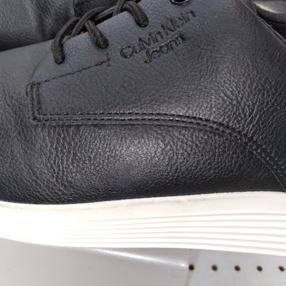 Calvin Klein excellent pre
