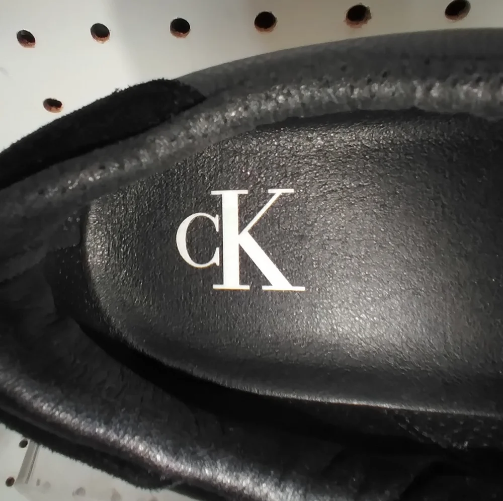 Calvin Klein excellent pre