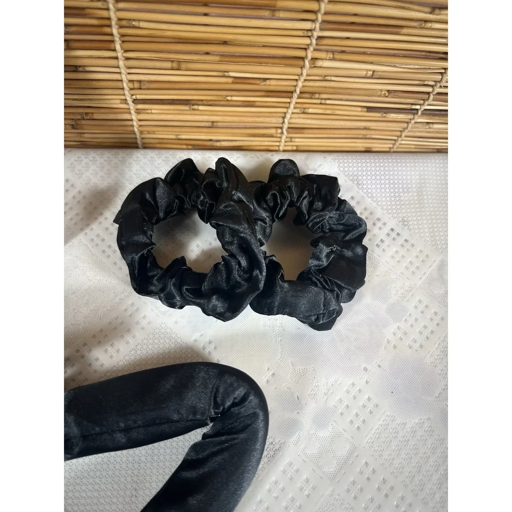 The Unbranded Brand heatless black