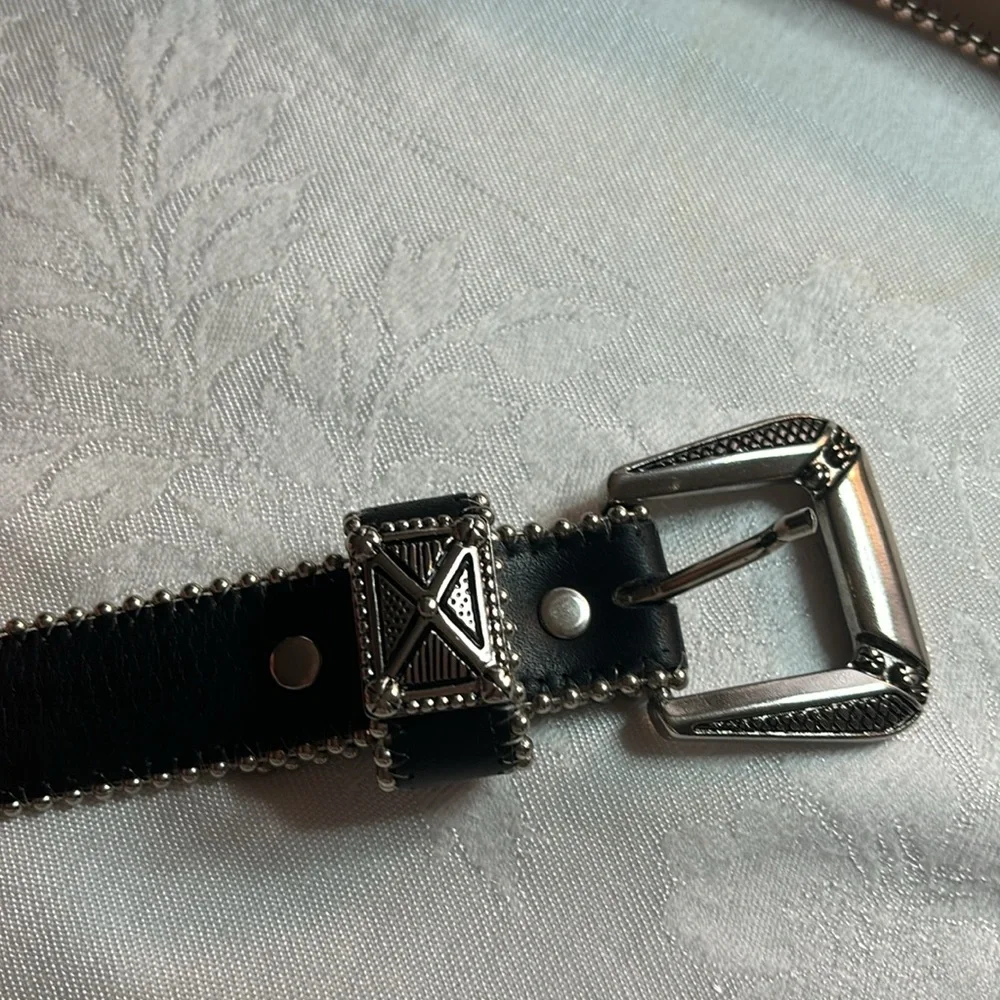 Cache western black