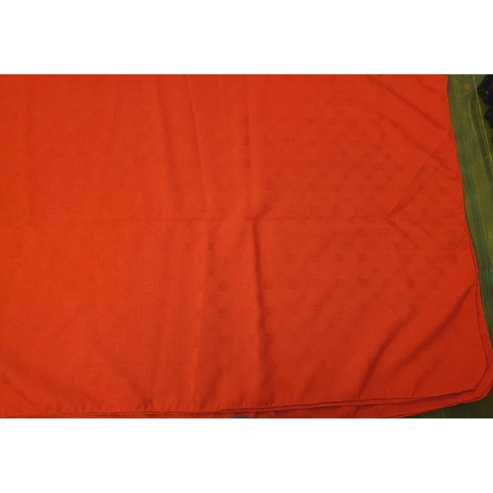 Unbranded vintage tableloth