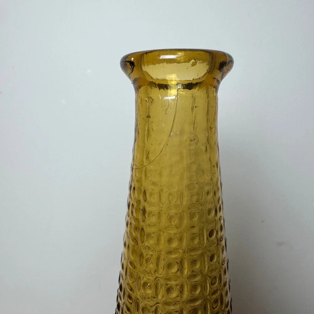 N/A vase geometric