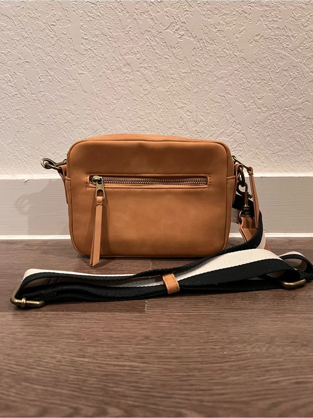 Universal Thread Tan Crossbody Bag with Black and White Strap