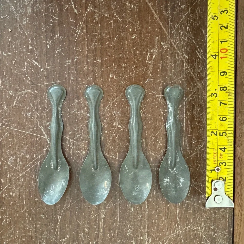 Antique set tin