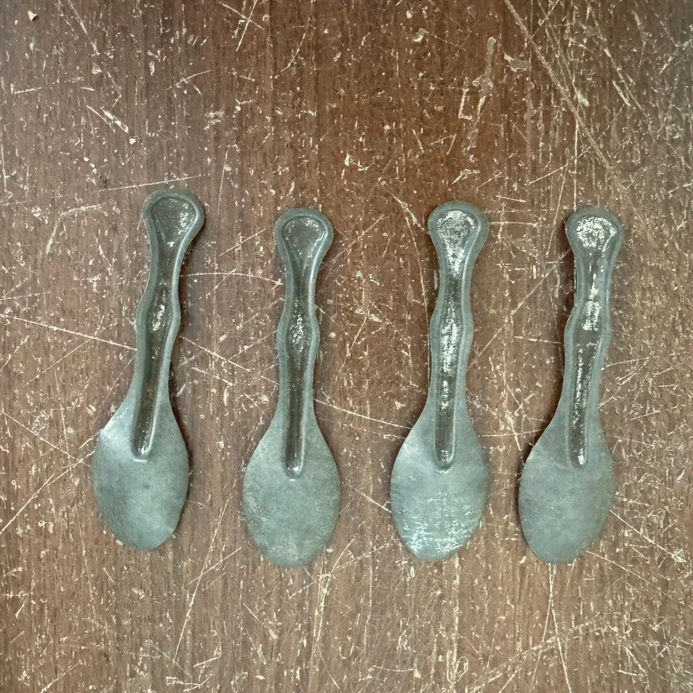 Antique set tin