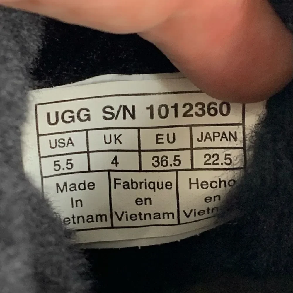 UGG cedric black
