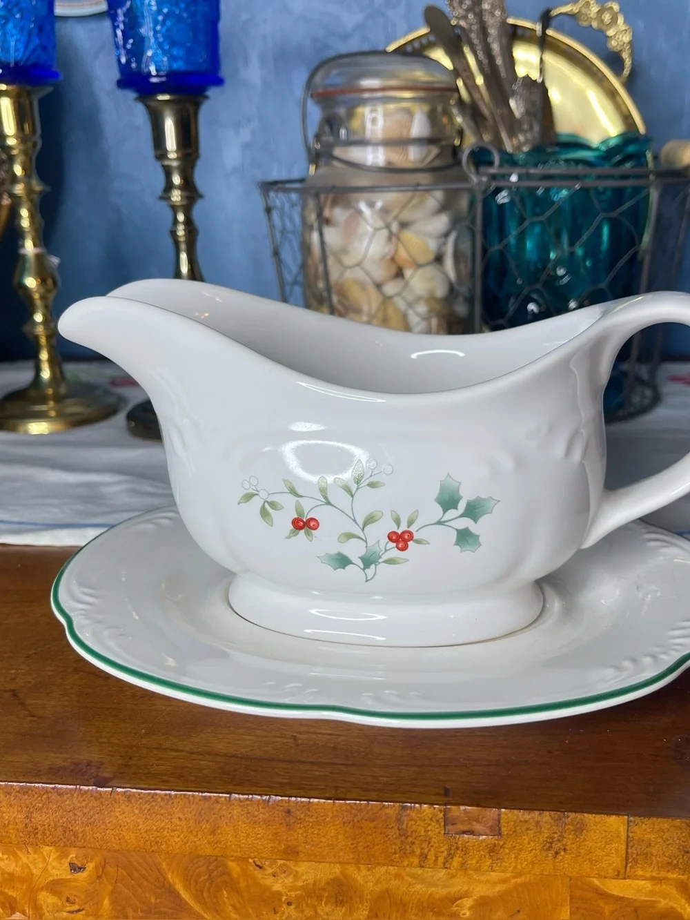 Pfaltzgraff Winterberry Gravy Boat 8