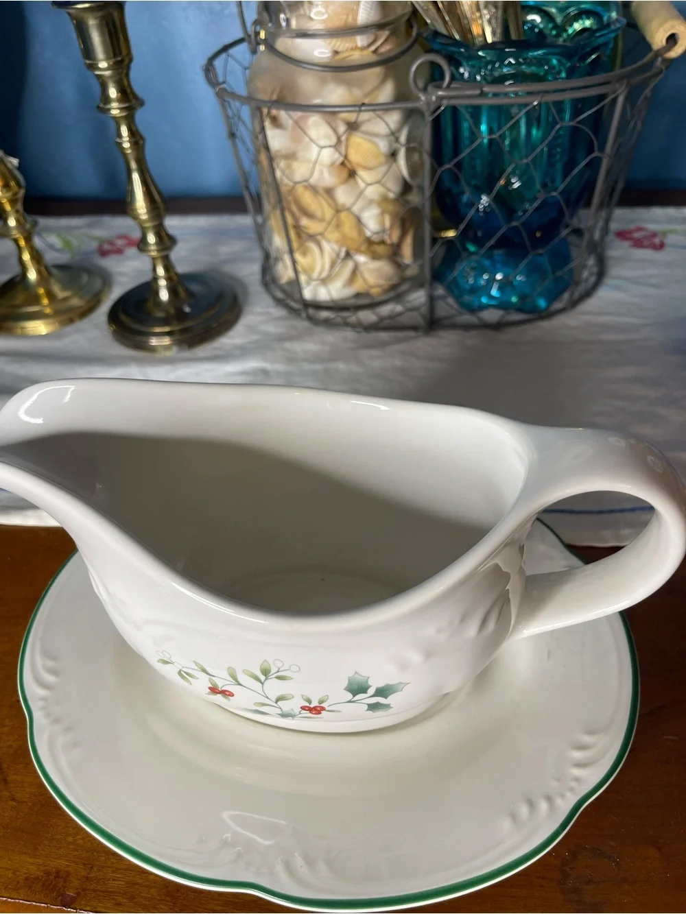 Pfaltzgraff winterberry gravy