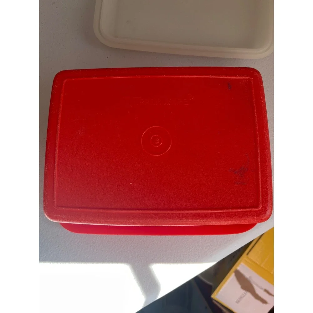 Tupperware red square