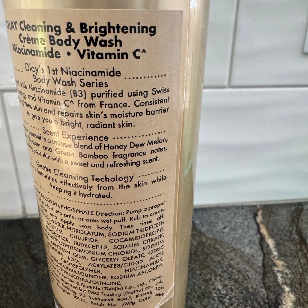 OLAY luxurious body