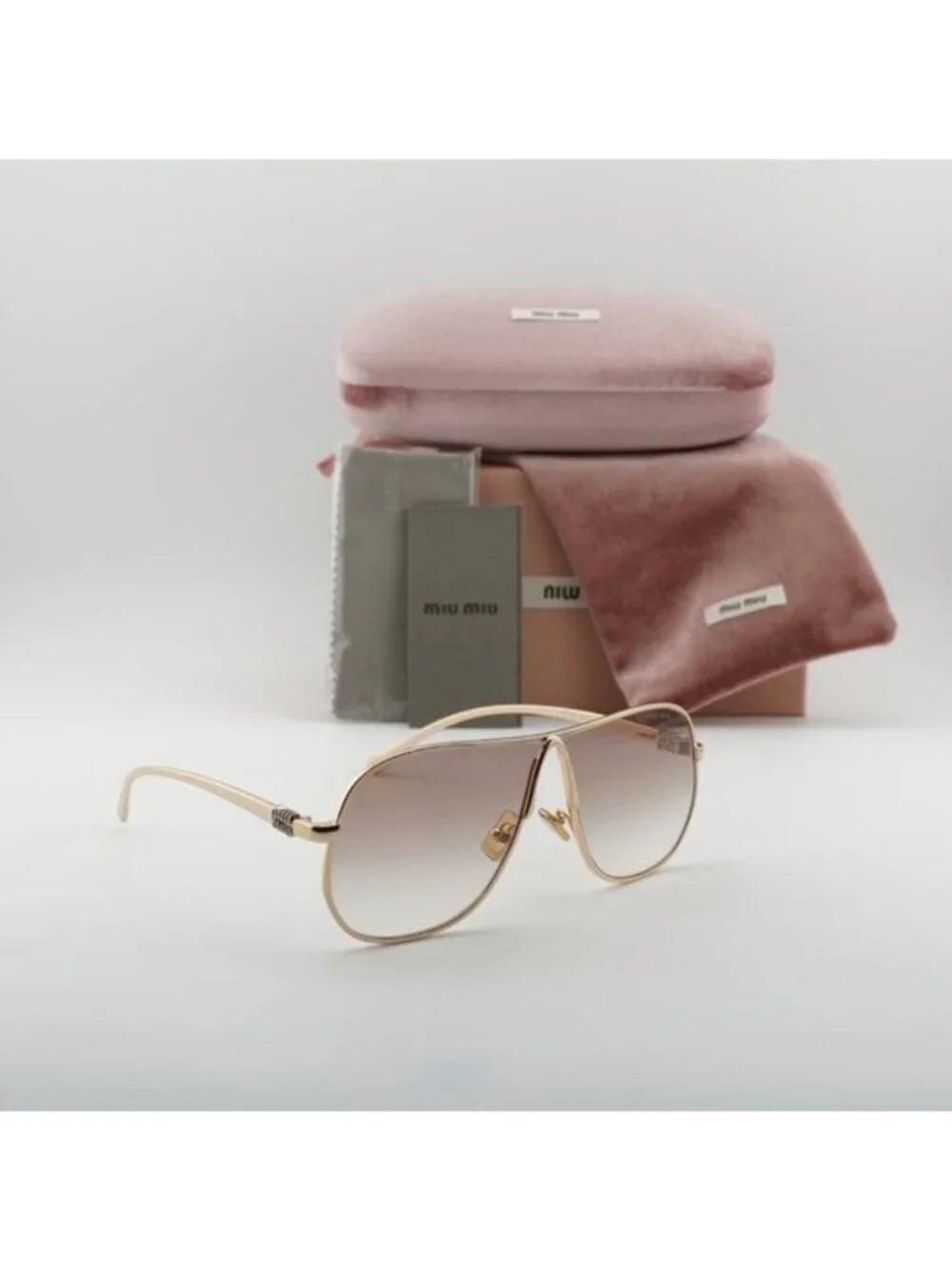 Miu Miu model mua56s