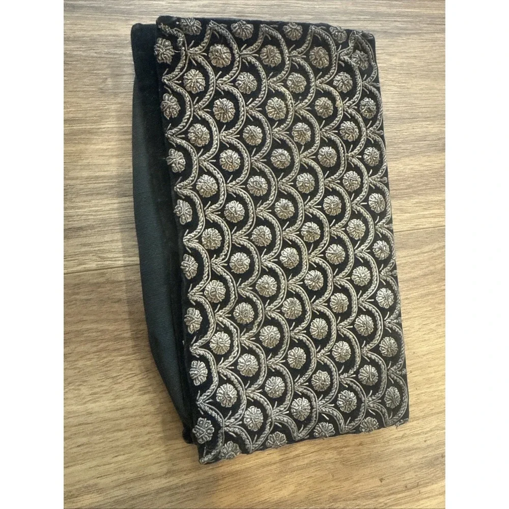 The Unbranded Brand vintage clutch