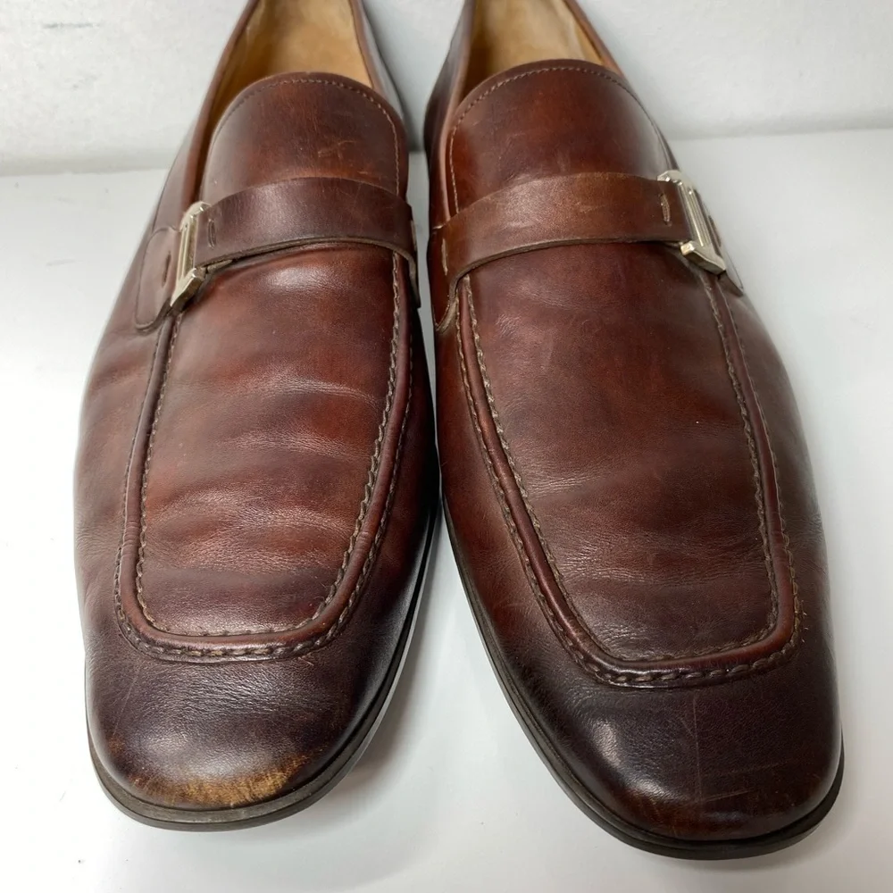 Magnanni introducing men