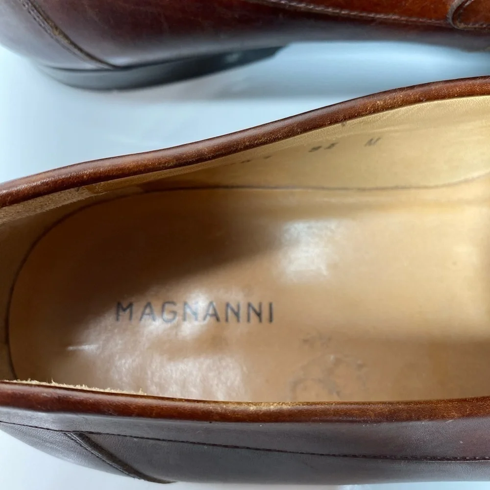 Magnanni introducing men