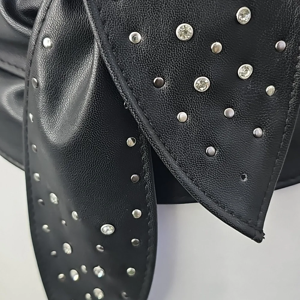 N/A stylish black