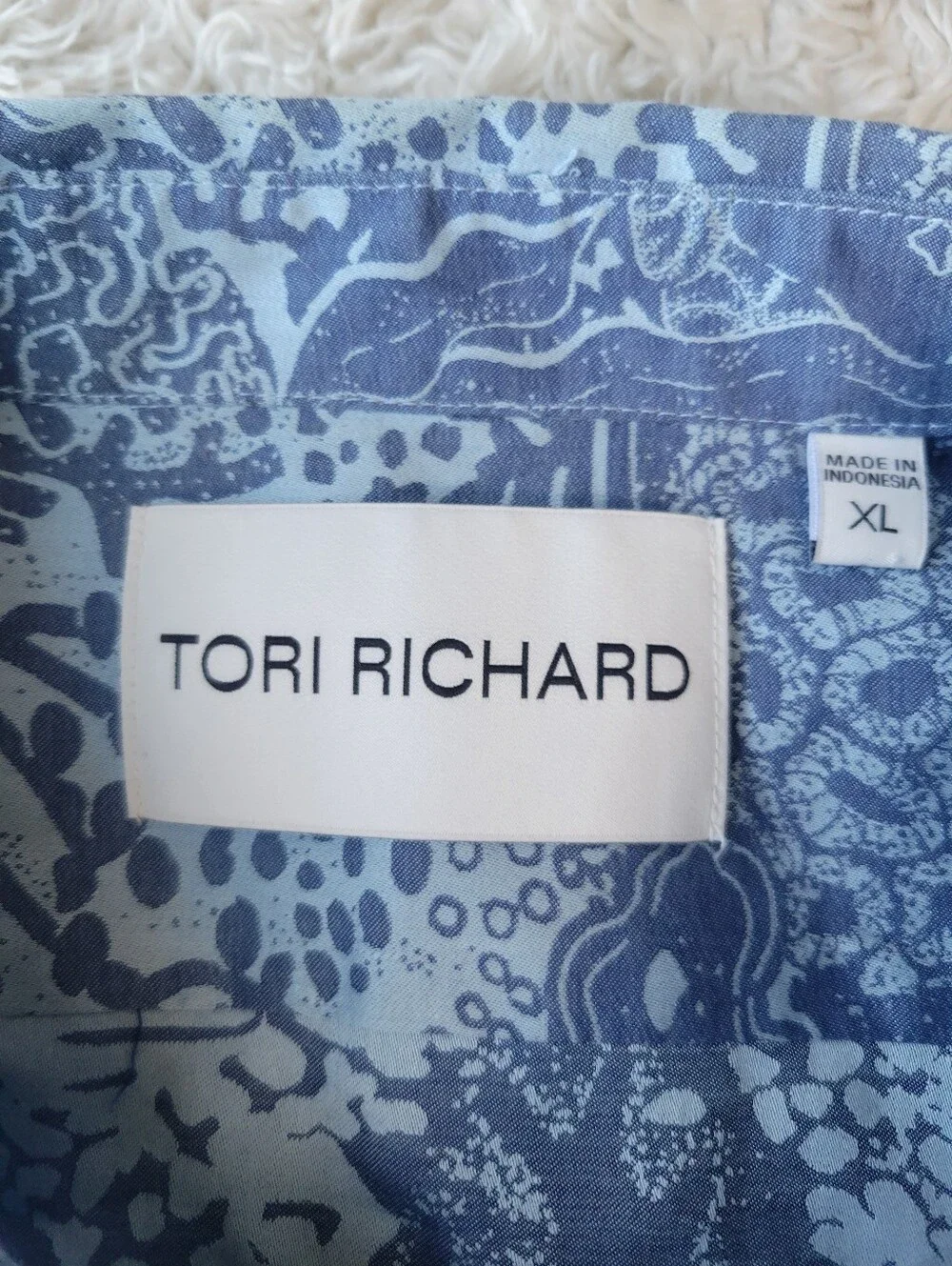 Tori Richard hawaiian button