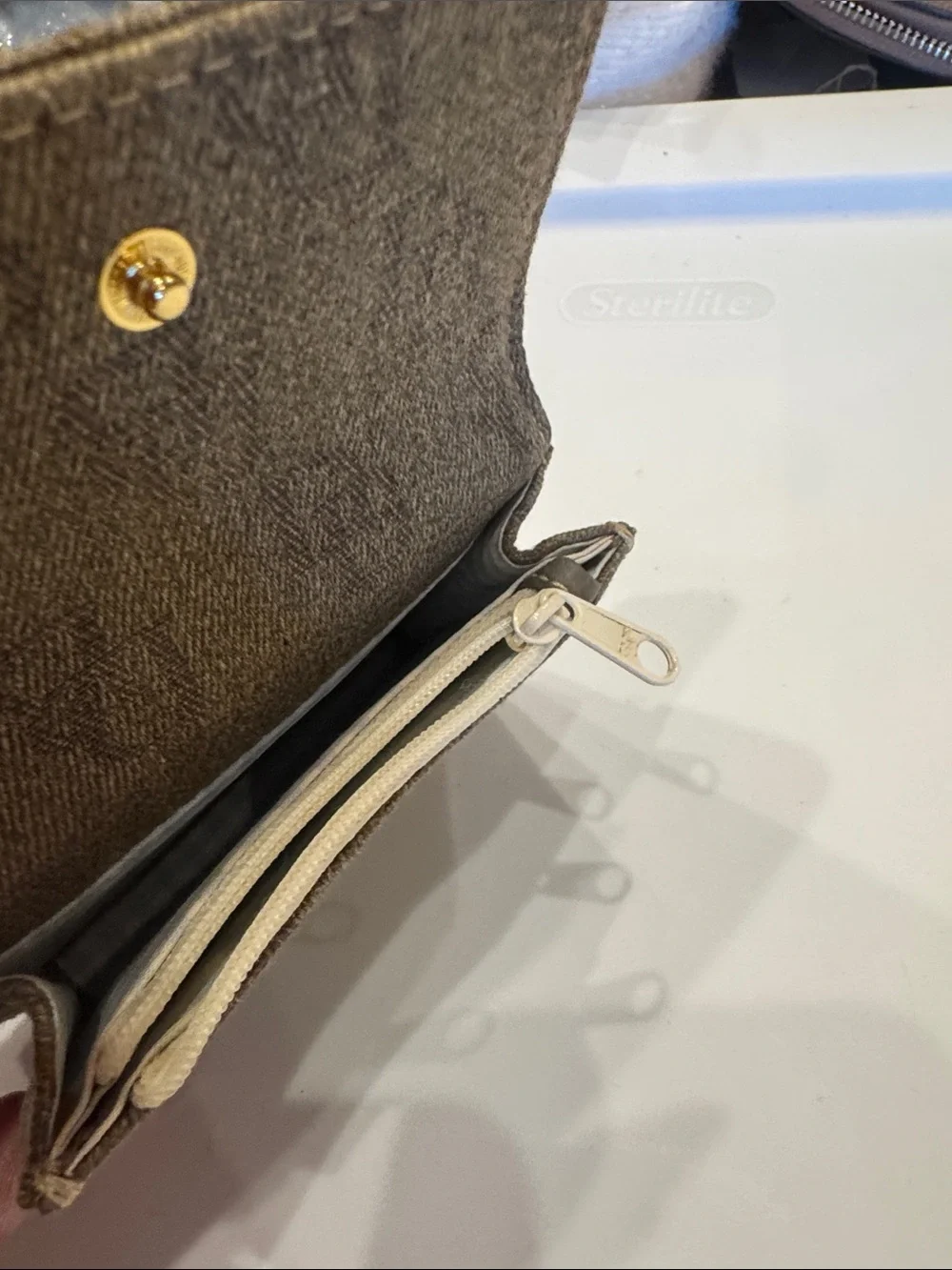 Dooney & Bourke compact key