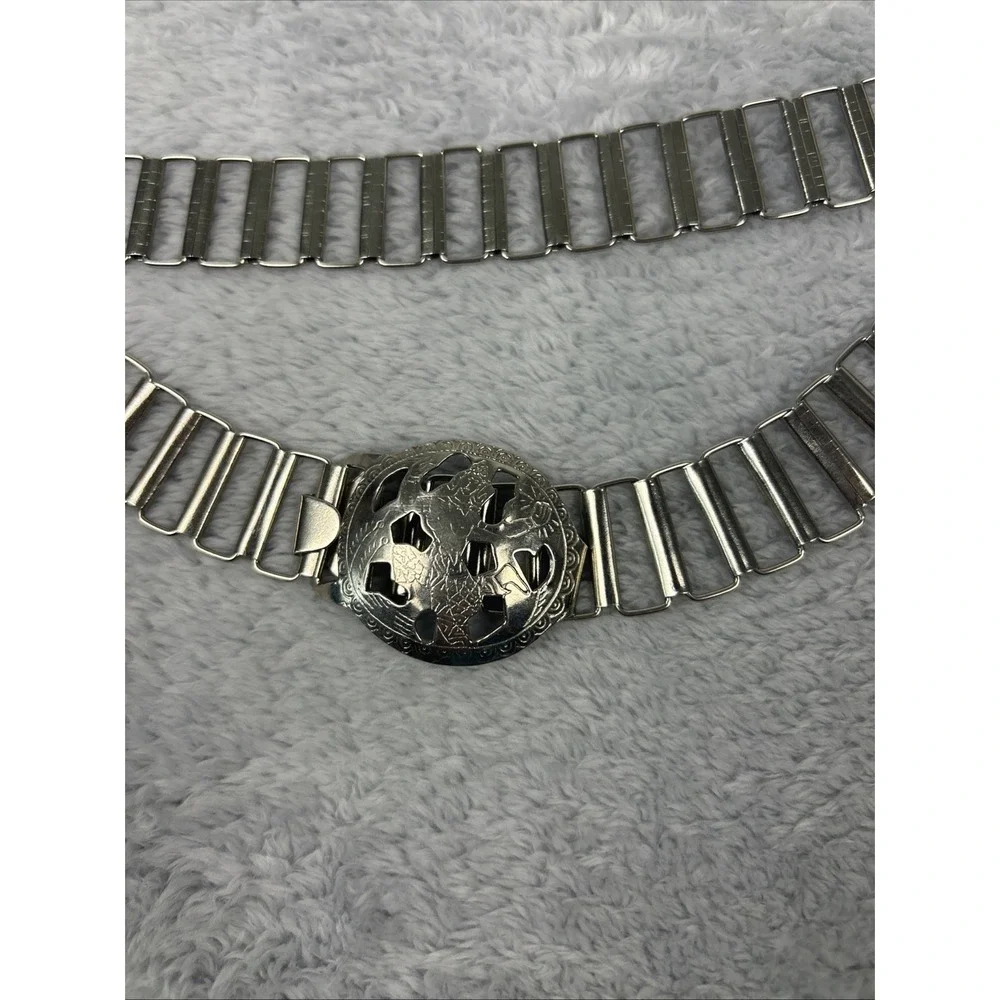 The Unbranded Brand body chain