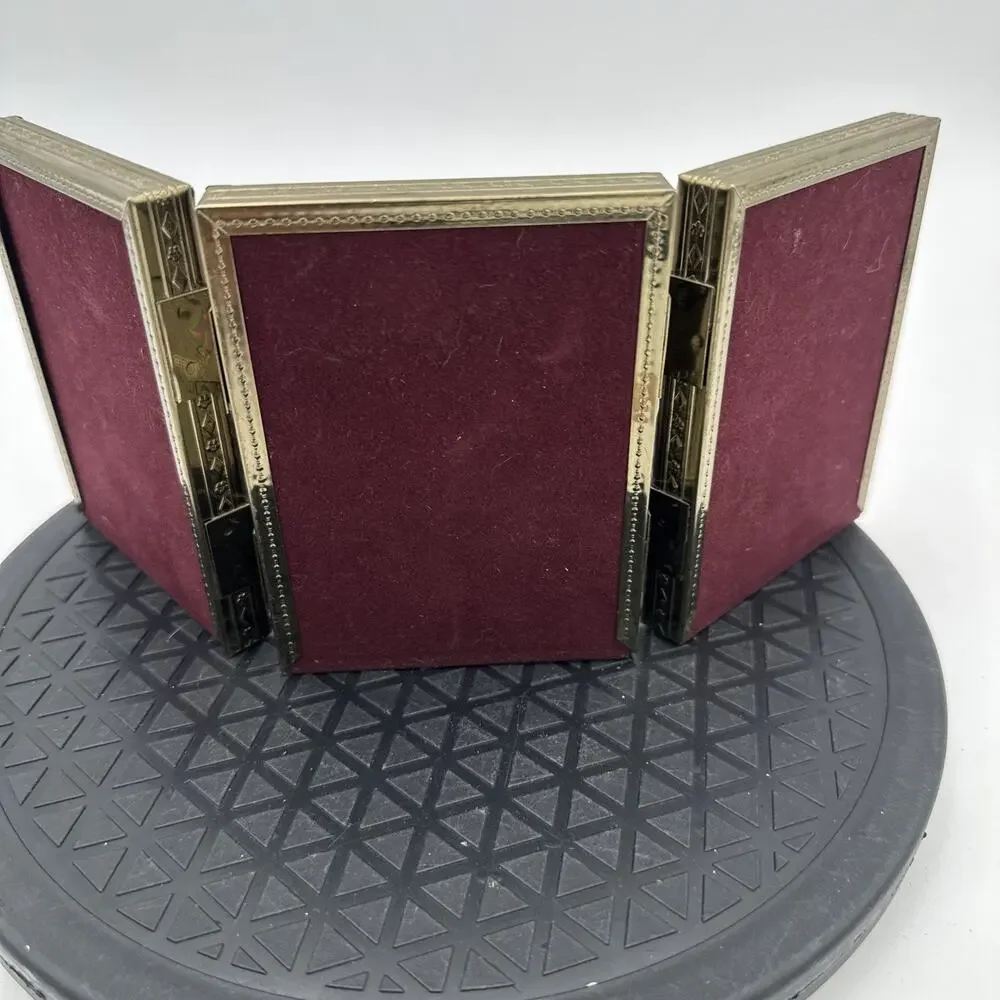 Vintage tri fold