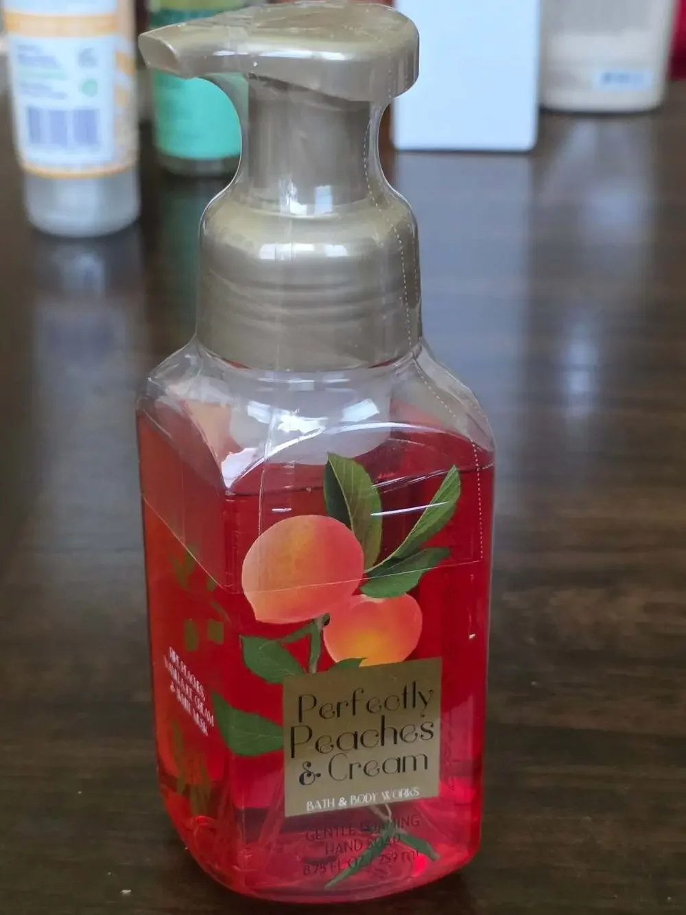 Bath & Body Works Perfectly Peaches & Cream Gentle Foaming Hand Soap