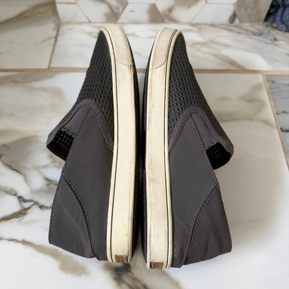 OluKai casual slip