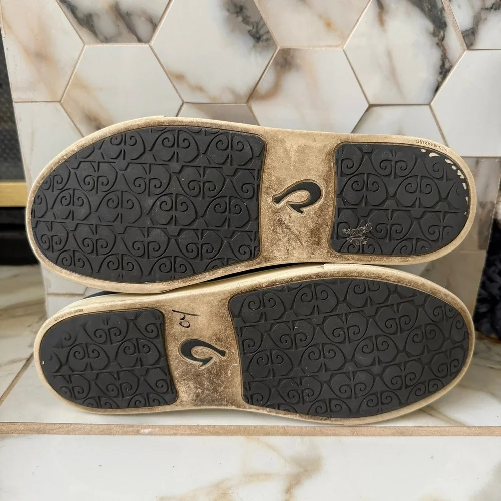 OluKai casual slip