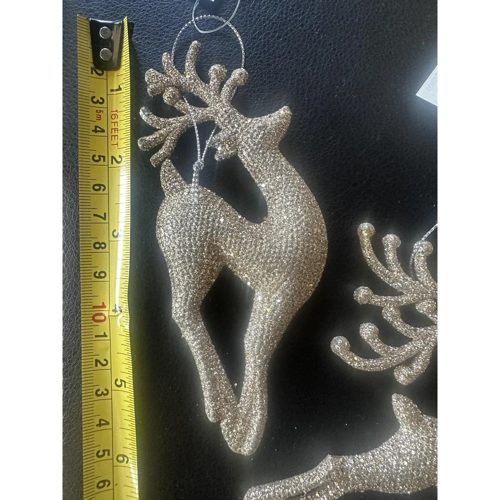 Unmarked gold glitter