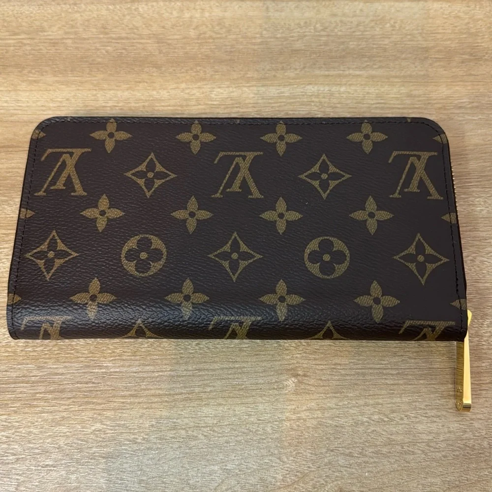 Louis Vuitton brown monogram