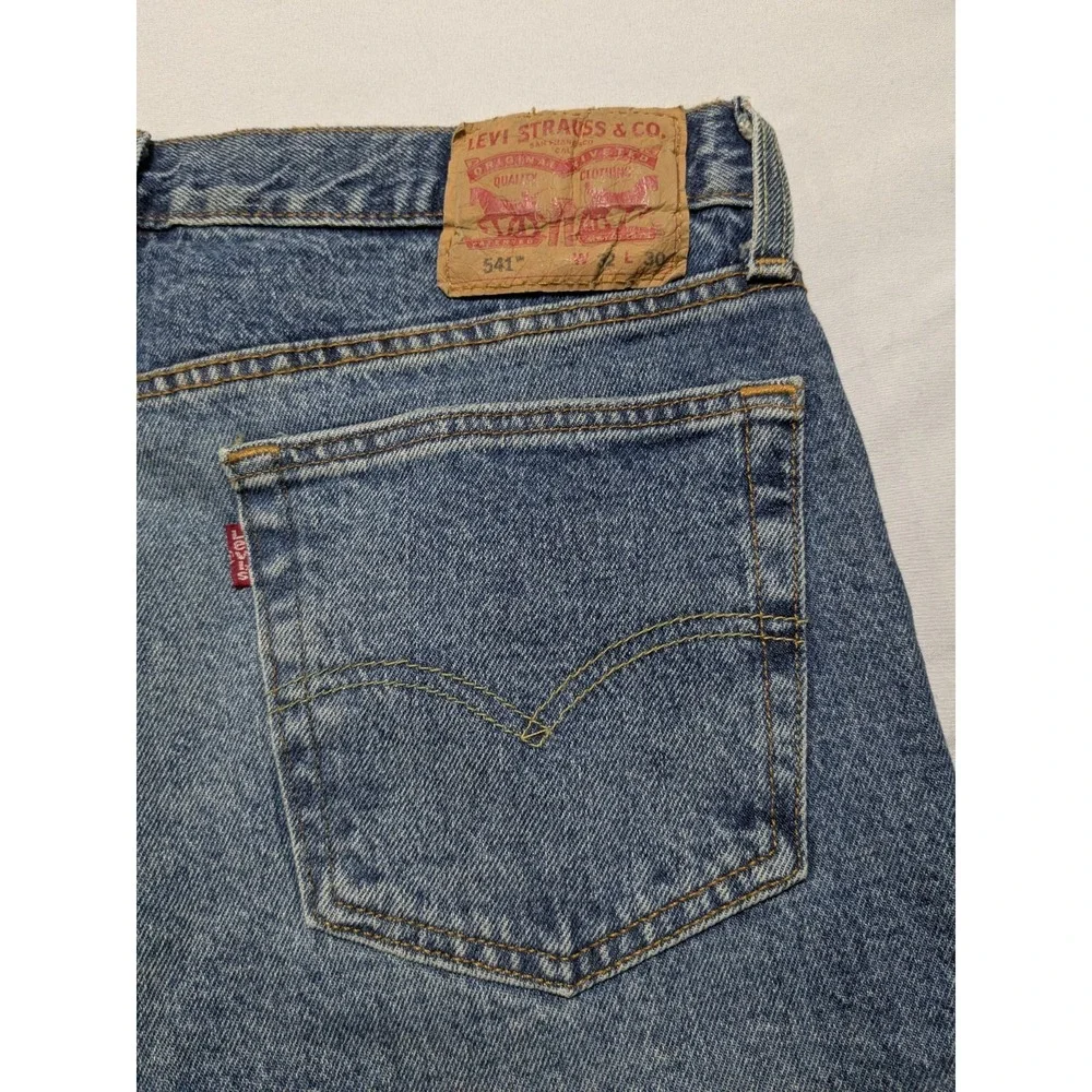 Levis levis 541