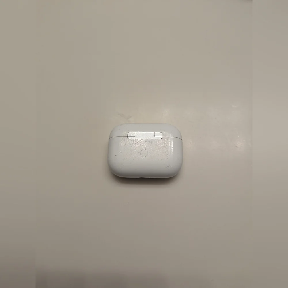 Apple includes airpods