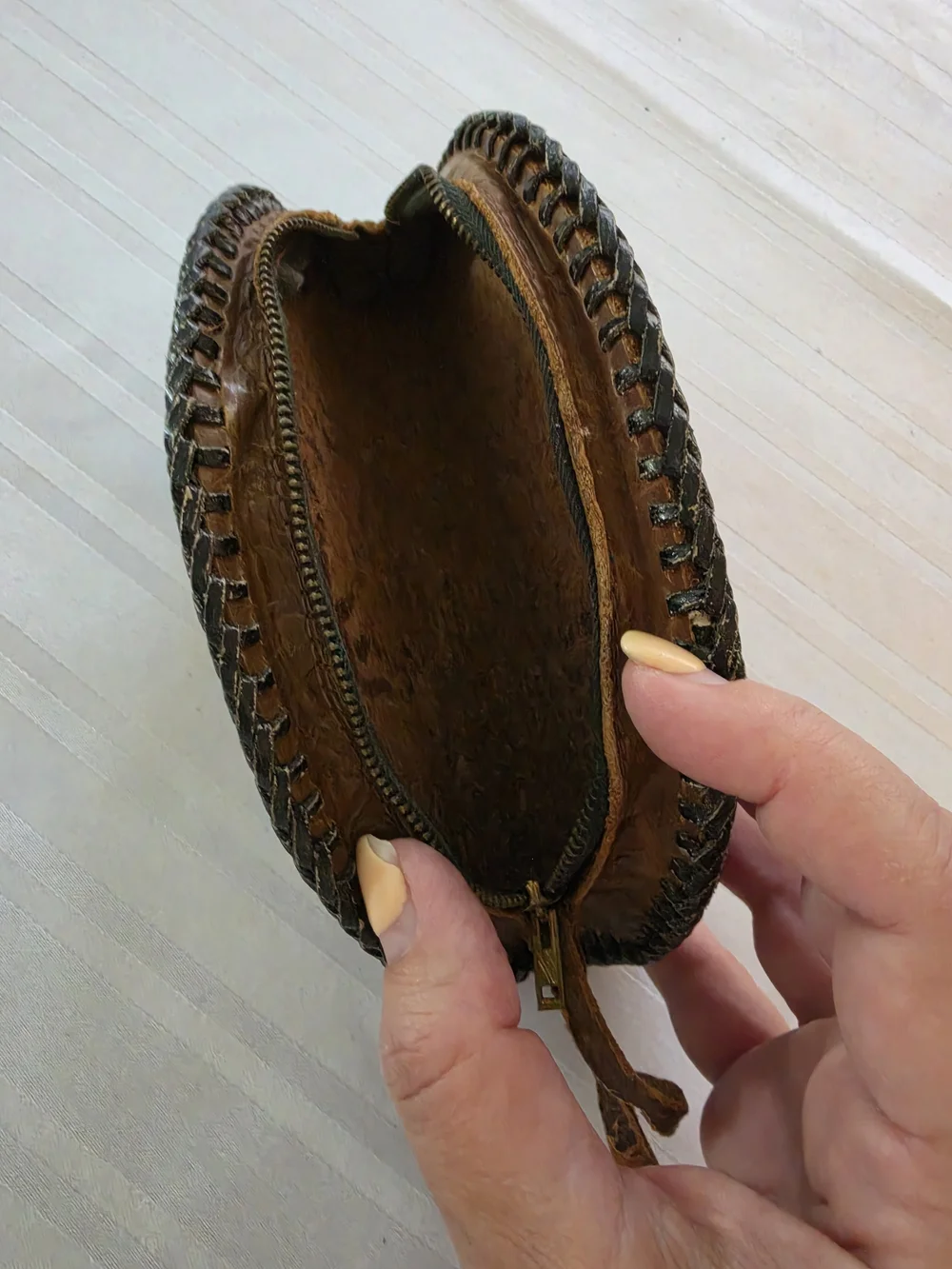 N/A vintage hand