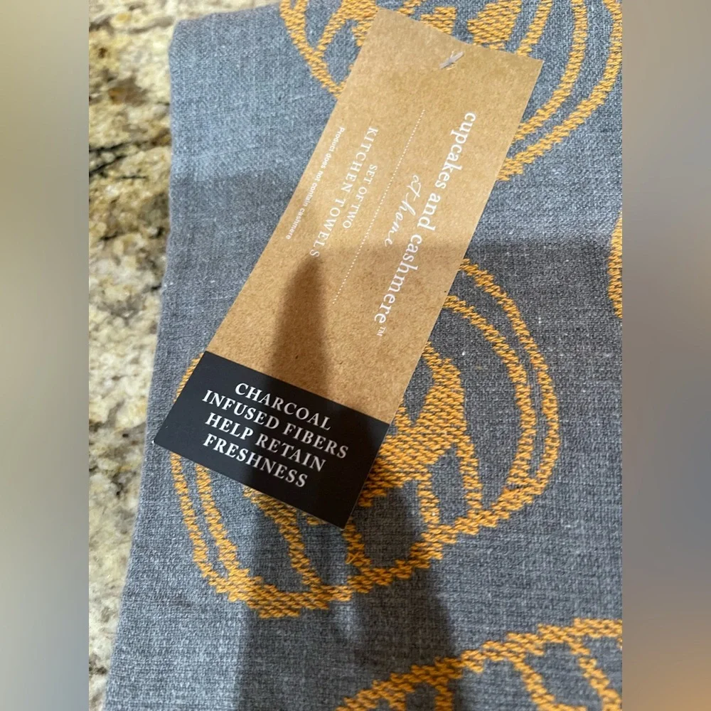 cupcakes & cashmere brand new