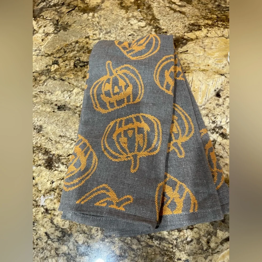 cupcakes & cashmere brand new