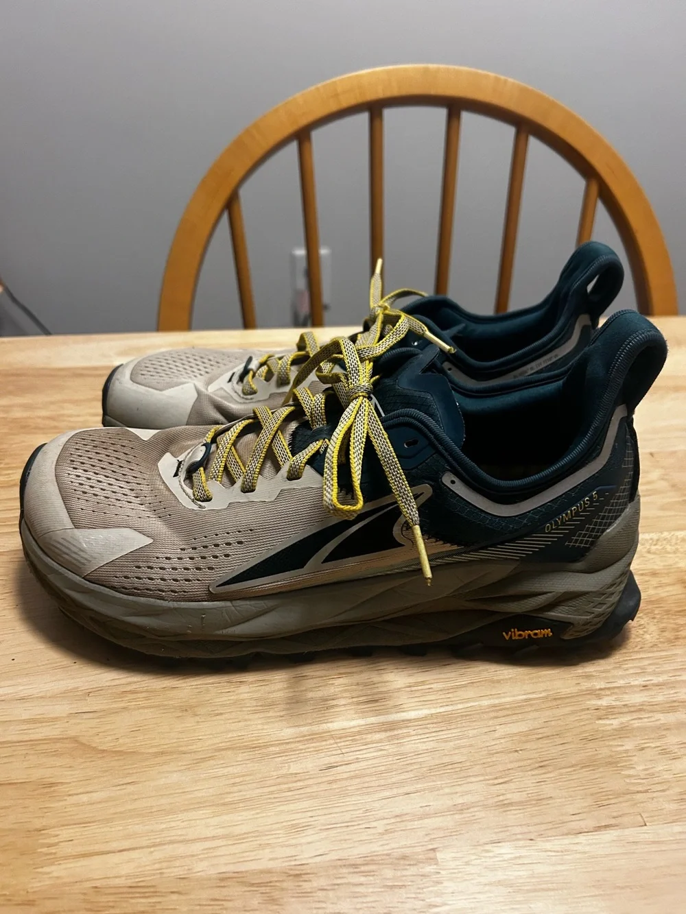 Altra Mens Olympus 5 Trail Running Shoes Sz 9