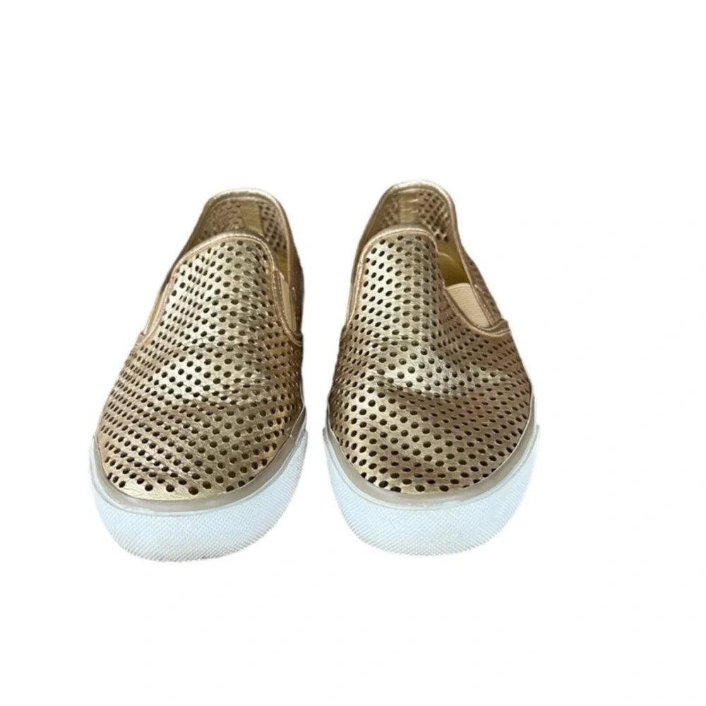 Tory Burch step gold finish
