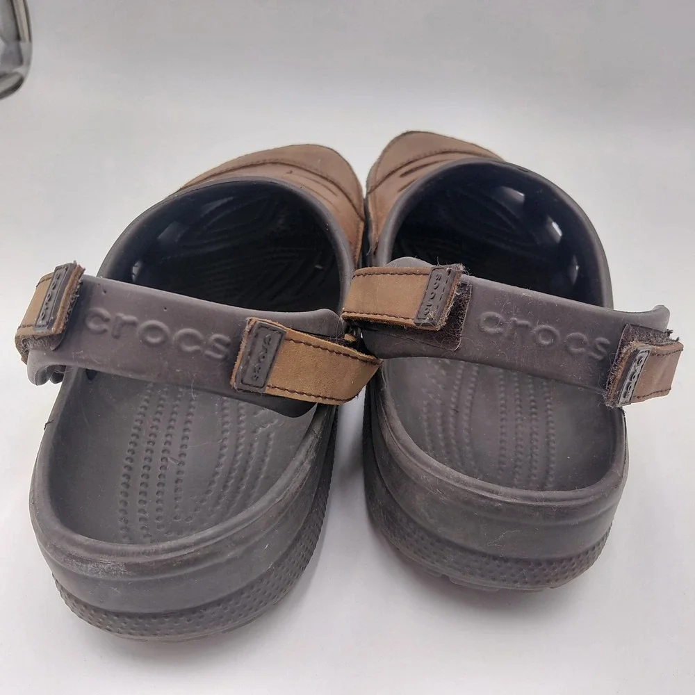 CROCS yukon clogs