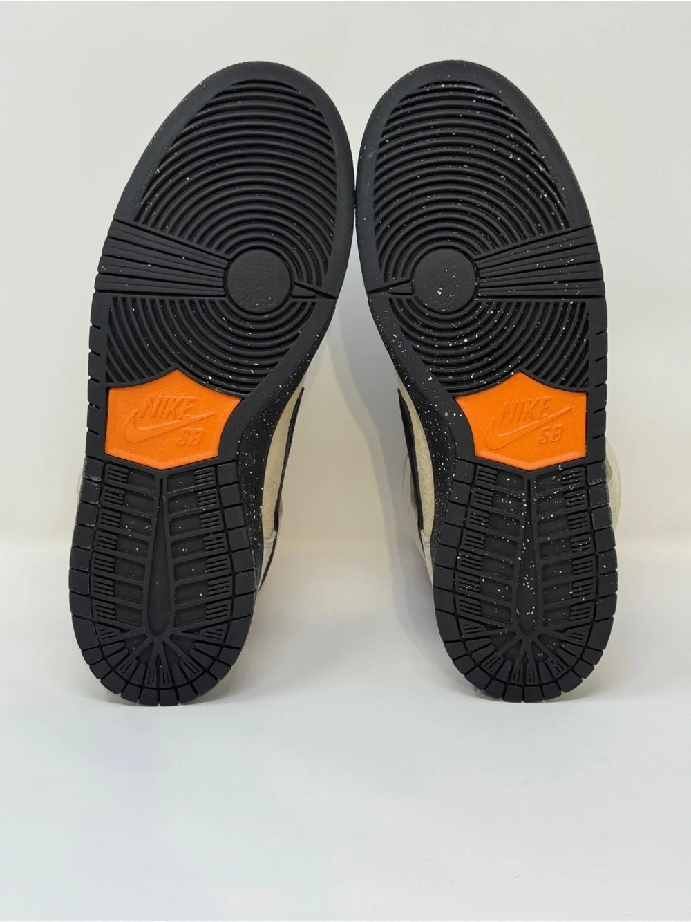 Nike speckled accents