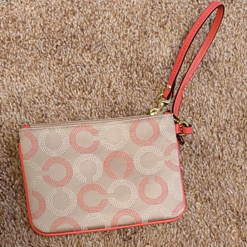 Coach few wristlet adorable